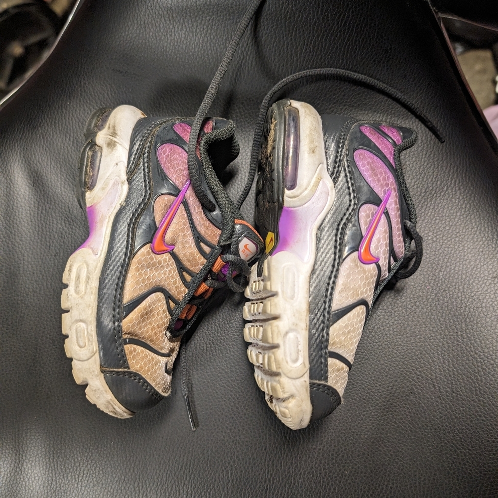 Nike - Picture 3 of 4